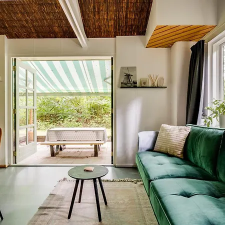 Semesterbostad Boshuisje Felua *