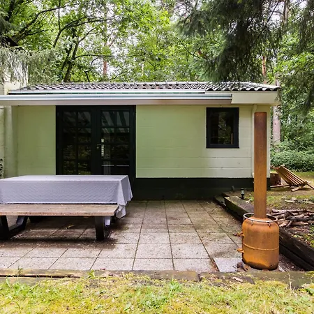 Semesterbostad Boshuisje Felua Nunspeet