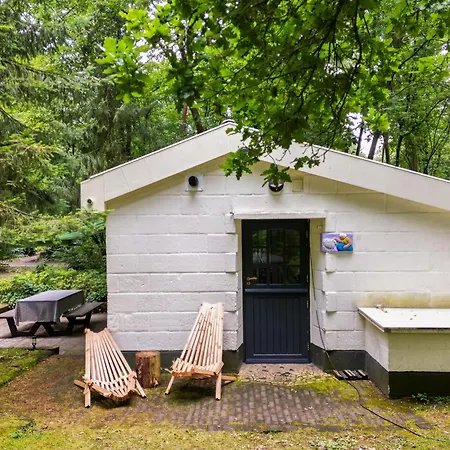 Semesterbostad Boshuisje Felua *